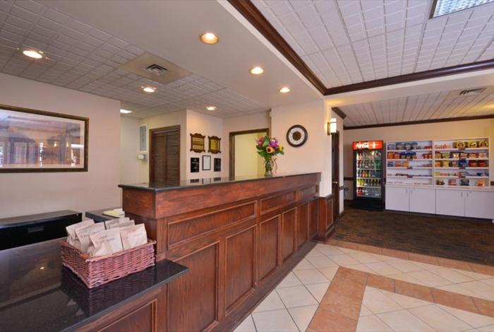 Quality Inn & Suites Williamsport Exterior photo