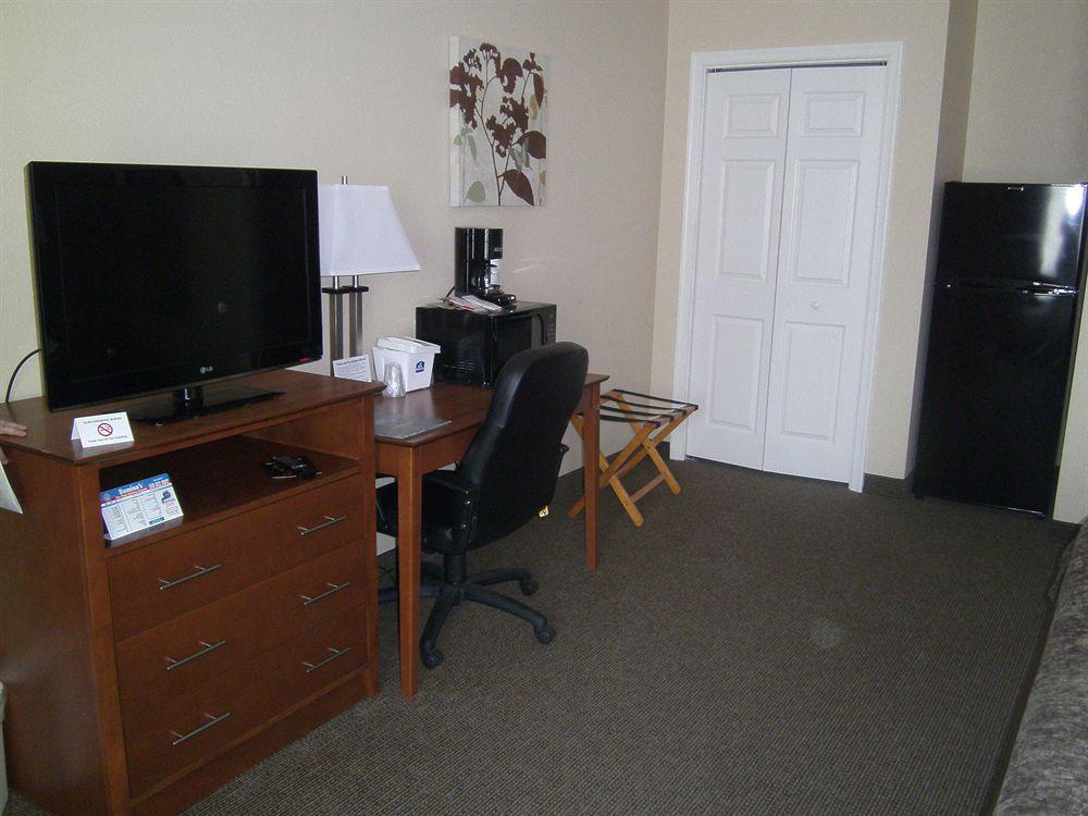 Quality Inn & Suites Williamsport Room photo